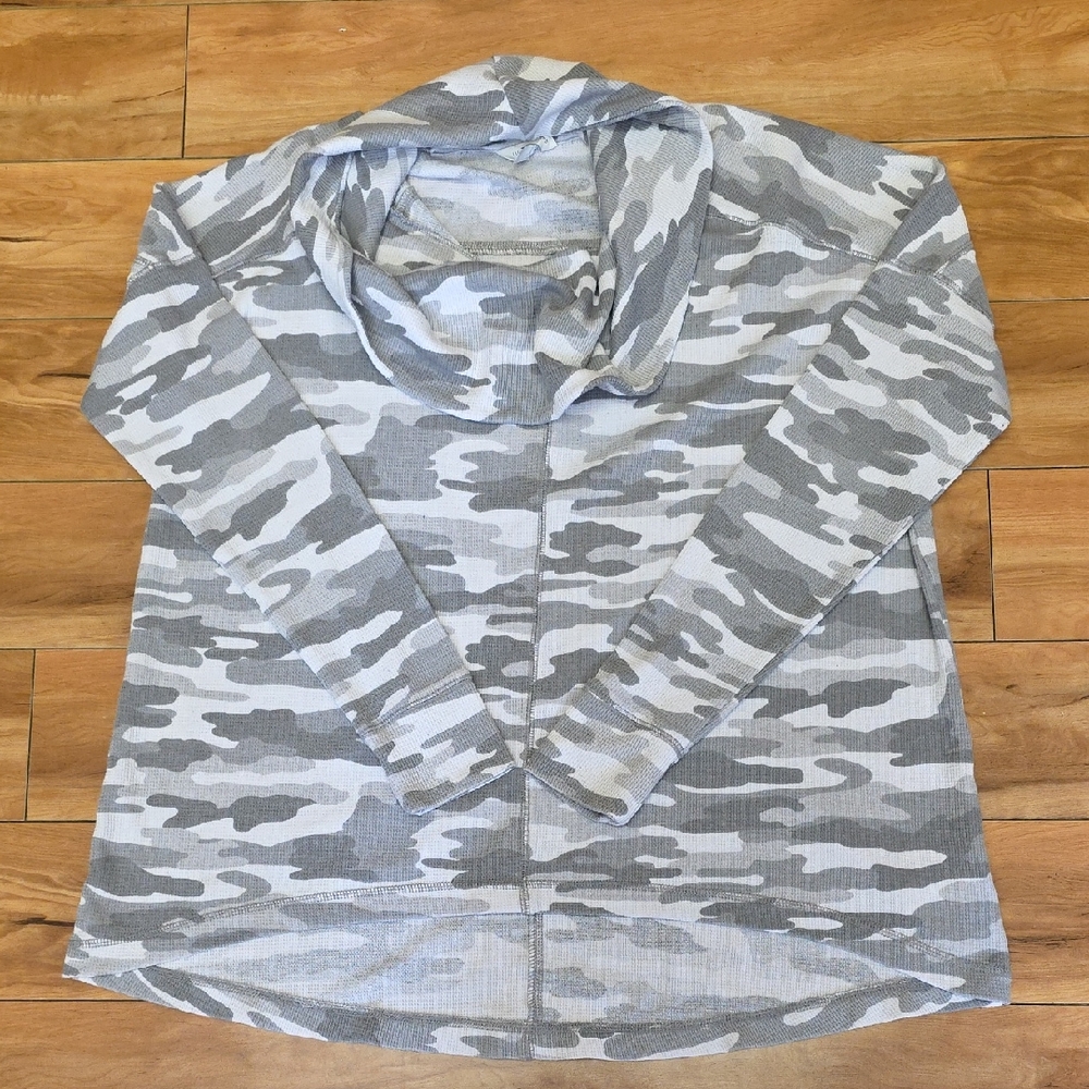 Lucky Brand Size Large Camo Grey Cowl Neck Thermal Waffle Long Sleeve Top
